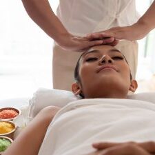 Asian girls are a relaxing head massage in the Spa Salon. Thai massage for health